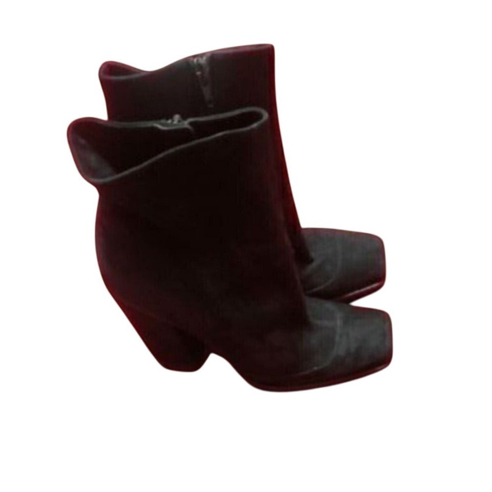 GIVENCHY Black Suede Square Toe Ankle Boots 4G Logo Block‎ Heel 39Vintage Style